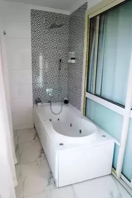 Jacuzzi Suite with Pyramids View