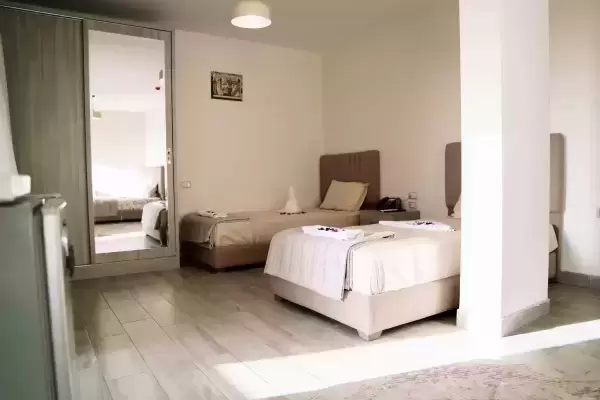 Jacuzzi Suite with Pyramids View